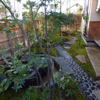 栃木県足利市U邸『石室のある庭』のサムネイル