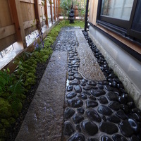 栃木県足利市U邸『石室のある庭』のサムネイル